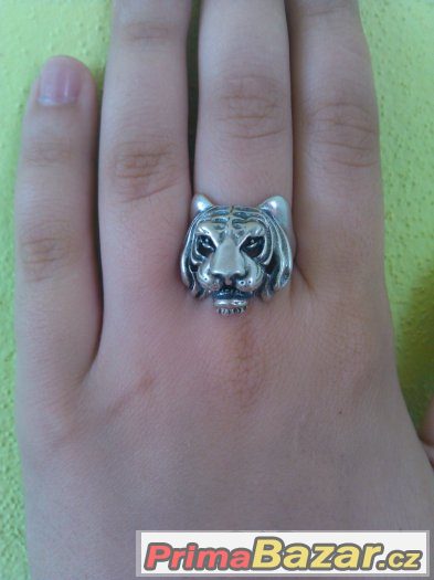 Prsten s tygří hlavou