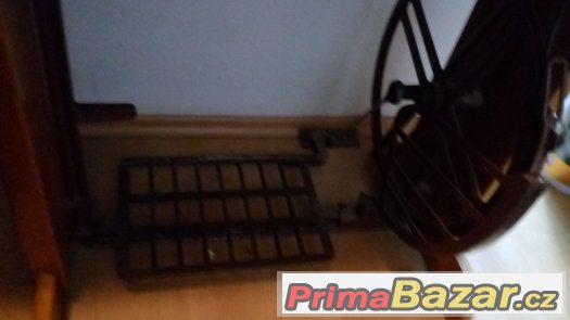Starý šicí stroj Minerva Starý šicí stroj Minerva