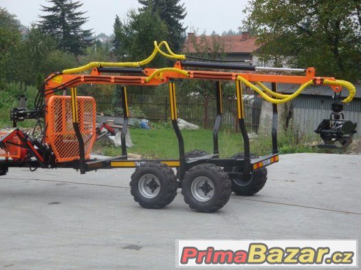 Vyvážecí přívěs s hydraulickou rukou za traktor, vyvážečka