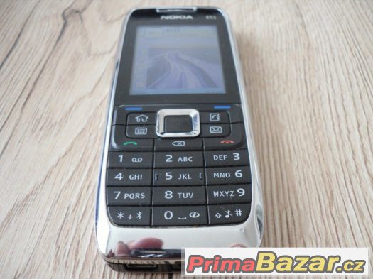 Nokia E51,klasický tlačítkový telefon,perfektní stav.