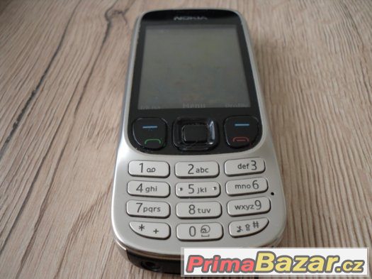 Nokia 6303, stříbrná,klasický tlačítkový tel.,perfektní stav