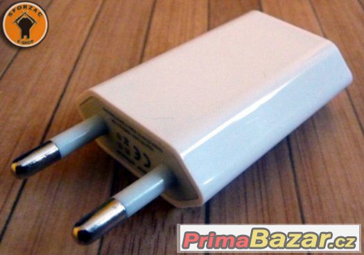 Univerzální USB síťový nabíjecí adaptér bílý