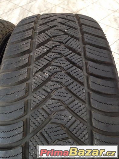 ZIMNÍ PNEU Maxxis 225/60 R17 skoro nové vzorek 9mm