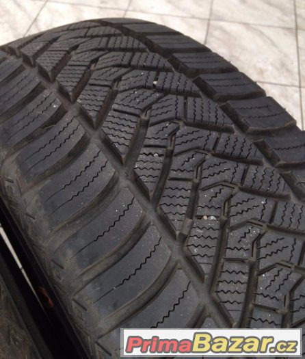 ZIMNÍ PNEU Maxxis 225/60 R17 skoro nové vzorek 9mm