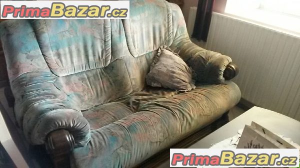 Starší sedací souprava z masivu Starší sedací souprava z masivu