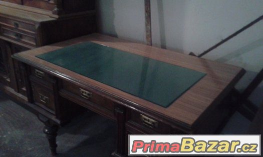 Starožitná kredenc a psací stůl