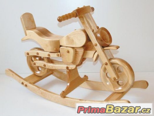 Dřevěná houpací motorka