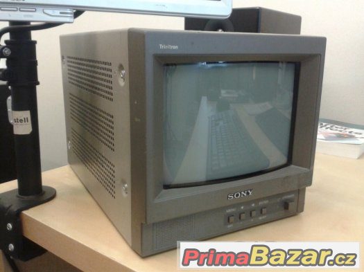 4-kusy-trinitron-color-videomonitor-pvm-9l1