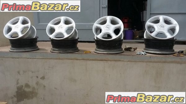 Nové, nepoužité Autec s dvoji rozteči 4x100 a 4x108 et35 Nové, nepoužité Autec s dvoji rozteči 4x100 a 4x108 et35
