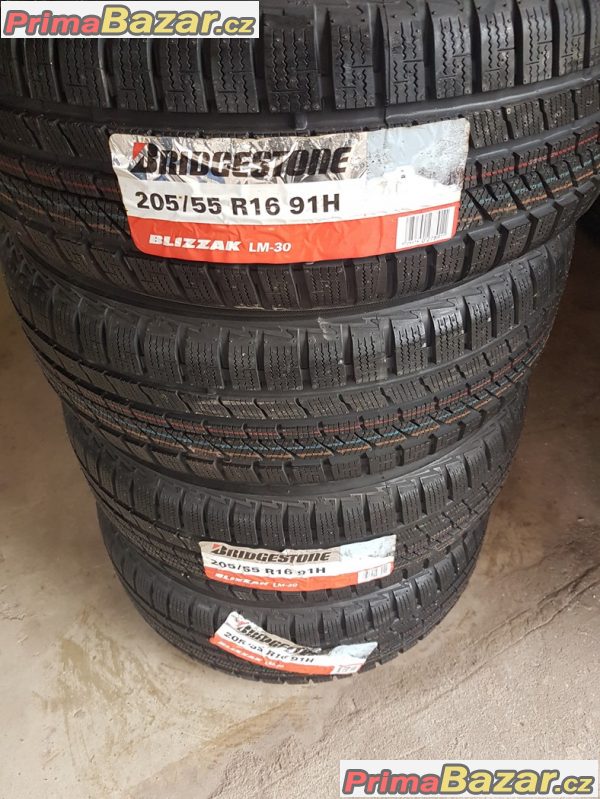 nove pneu Bridgestone Blizzak 205/55 r16 91H