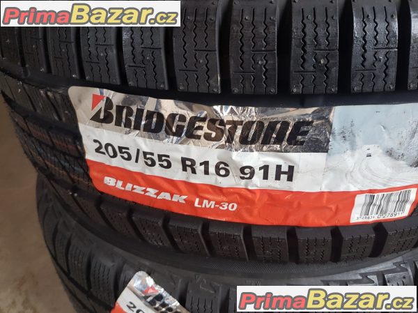 nove pneu Bridgestone Blizzak 205/55 r16 91H