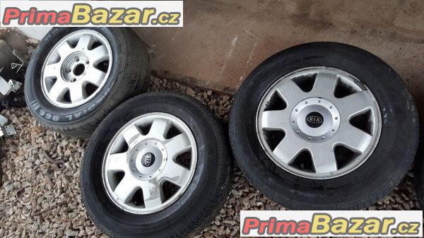 Kia 5x114.3 6jx15 et50 pneu Goodyear GT2 215/65 r15 96T