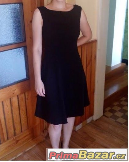 Elegantní černé šaty