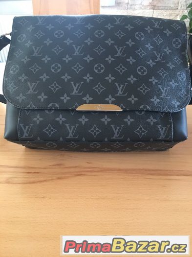 Louis Vuitton messenger