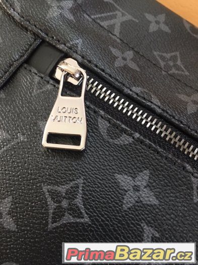 Louis Vuitton messenger