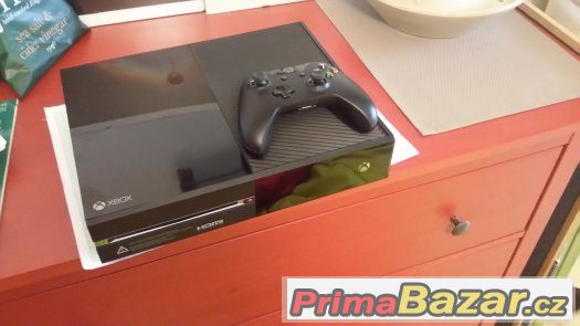 Xbox One 500 GB + dva ovladače + účet + cca 60 her