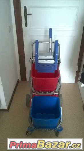 Úklidový vozík střední