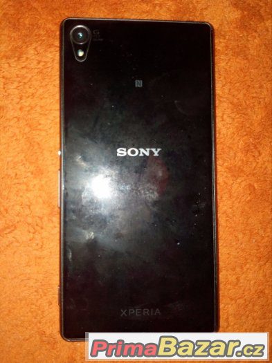 Sony Xperia Z3 black v zaruce a s bohatym prislusenstvim