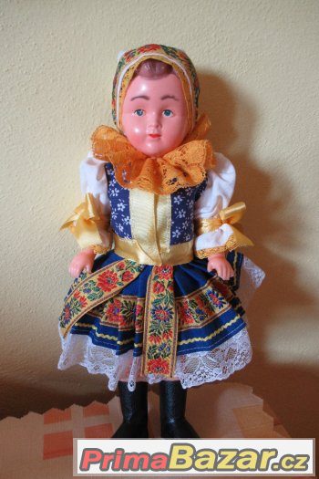 Krojovaná panenka z Lidové tvorby Uherský Brod