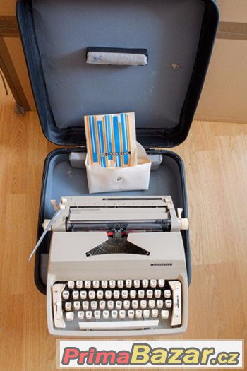 Kufříkový psací stroj  Consul