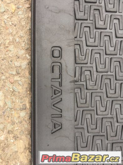 Škoda Octavia III combi Originální vana (koberec) do kufru