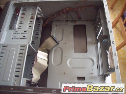 Černá PC skříň + mechanika
