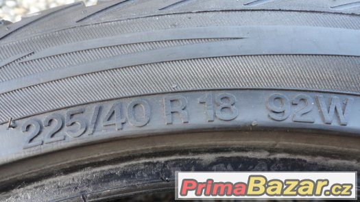 2x zimní pneumatiky Vredestein 225/40/R18 92W