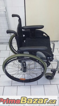 Invalidní vozík mechanický skládací