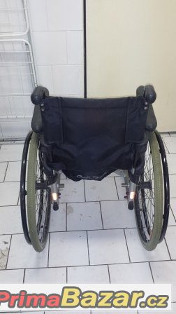 Invalidní vozík mechanický skládací