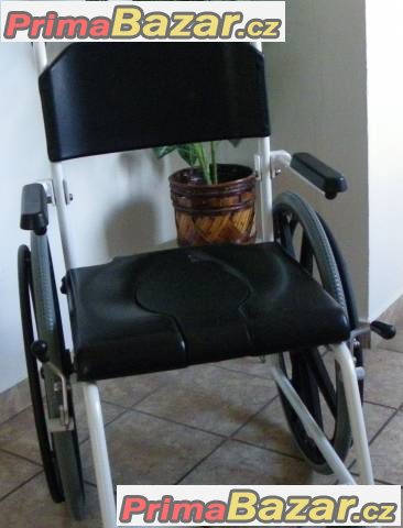 Invalidní sprchovací vozík