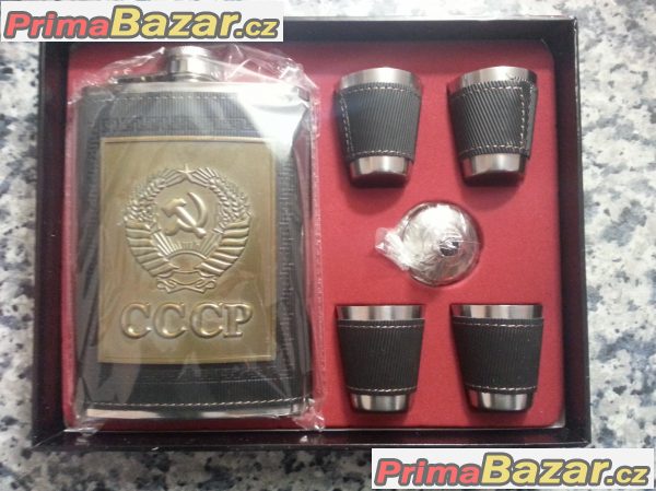 Exkluzivní | CCCP placatka s panáky a trychtýřem + CCCP nůž Exkluzivní | CCCP placatka s panáky a trychtýřem + CCCP nůž