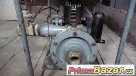 Spalovací motor s čerpadlem Spalovací motor s čerpadlem