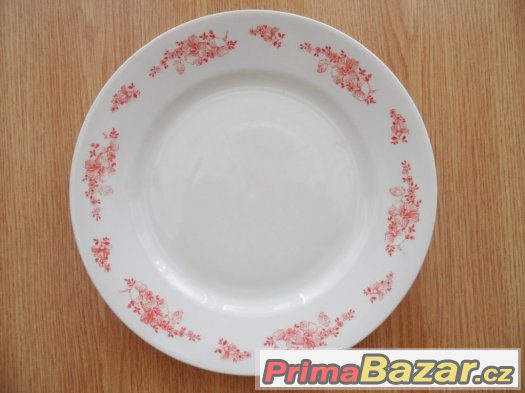 Porcelánové talíře a jiné kuchyňské potřeby Porcelánové talíře a jiné kuchyňské potřeby