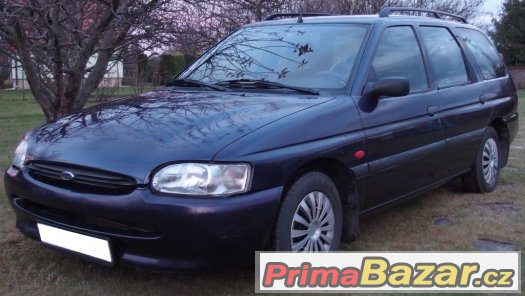 Auto FORD ESCORT včetně zimních a letních pneu s disky