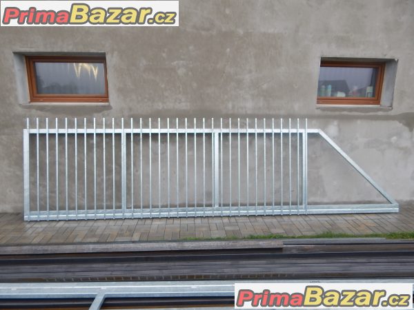 Posuvná samonosná brána Posuvná samonosná brána