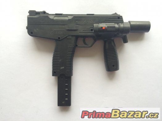 Airsoft replika rakouského samopalu Steyr TMP Airsoft replika rakouského samopalu Steyr TMP