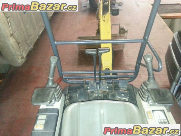 prodám zánovní pásový mini rýpadlo Komatsu PC14r 3HS r.v.2012