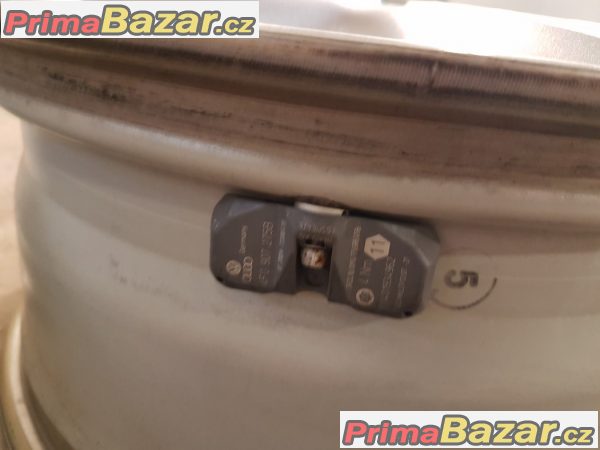 sada alu kola Volkswagen se senzorama tlaku v pneu 7L6601025T 5x130 8jx18 et57 r18