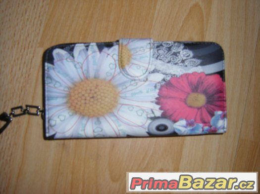penezenka-styl-desigual-s-kopretinou