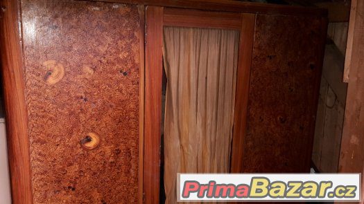 3-dilna-satni-skrin-z-50-let-minuleho-stoleti-k-renovaci