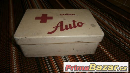 Autolékárnička Sanitas z roku 1980 Autolékárnička Sanitas z roku 1980