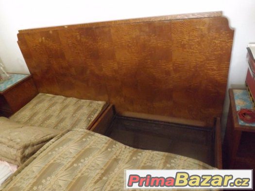 Starožitný nábytek-postel-skříně-stolky-toaletka-stůl