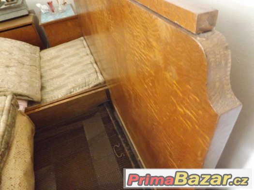 Starožitný nábytek-postel-skříně-stolky-toaletka-stůl Starožitný nábytek-postel-skříně-stolky-toaletka-stůl