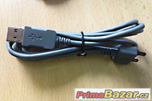 autonabíječka a USB kabel na starší Sony Ericsson (vidličky)