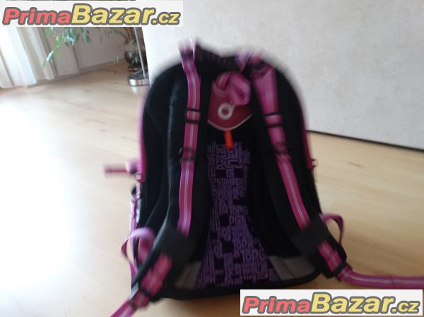 Dívčí aktovka Dívčí aktovka