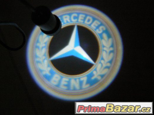 Promítání loga Mercedes-Benz