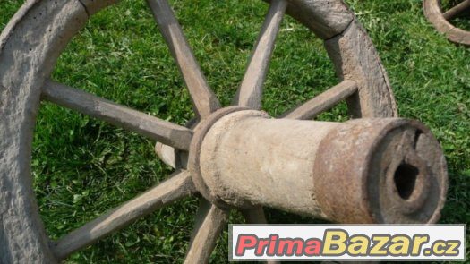 Historický trakař,přední kolečko Historický trakař,přední kolečko