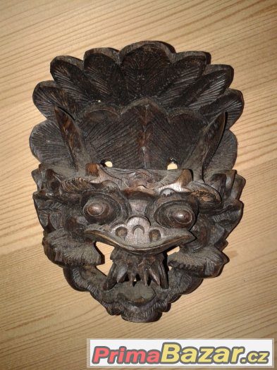 Starožitná dřevěná maska