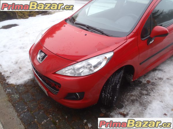 peugeot 207 1.4be 65kw pri parkovani poskozen