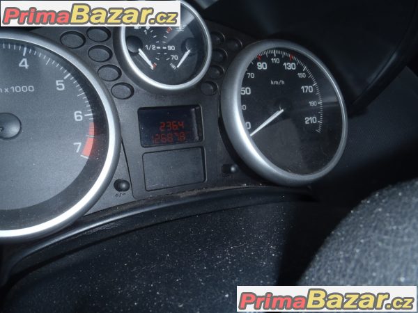 peugeot 207 1.4be 65kw pri parkovani poskozen